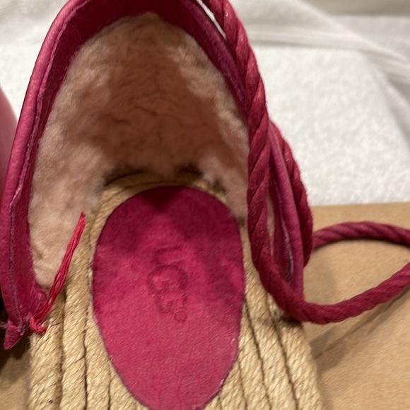 Gently used UGGs size 9 style is Libbi - Picture 9 of 11